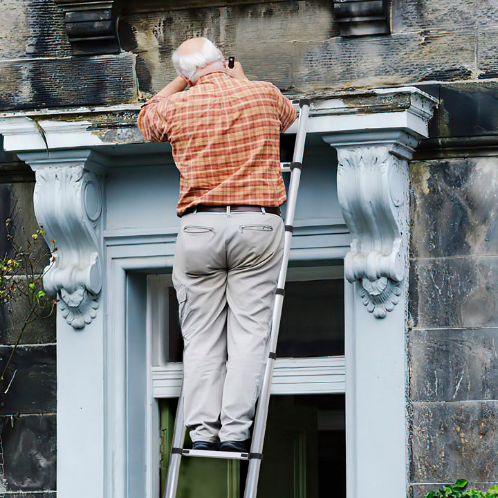 Sonnewelt telescopic ladder with 2 removable hooks