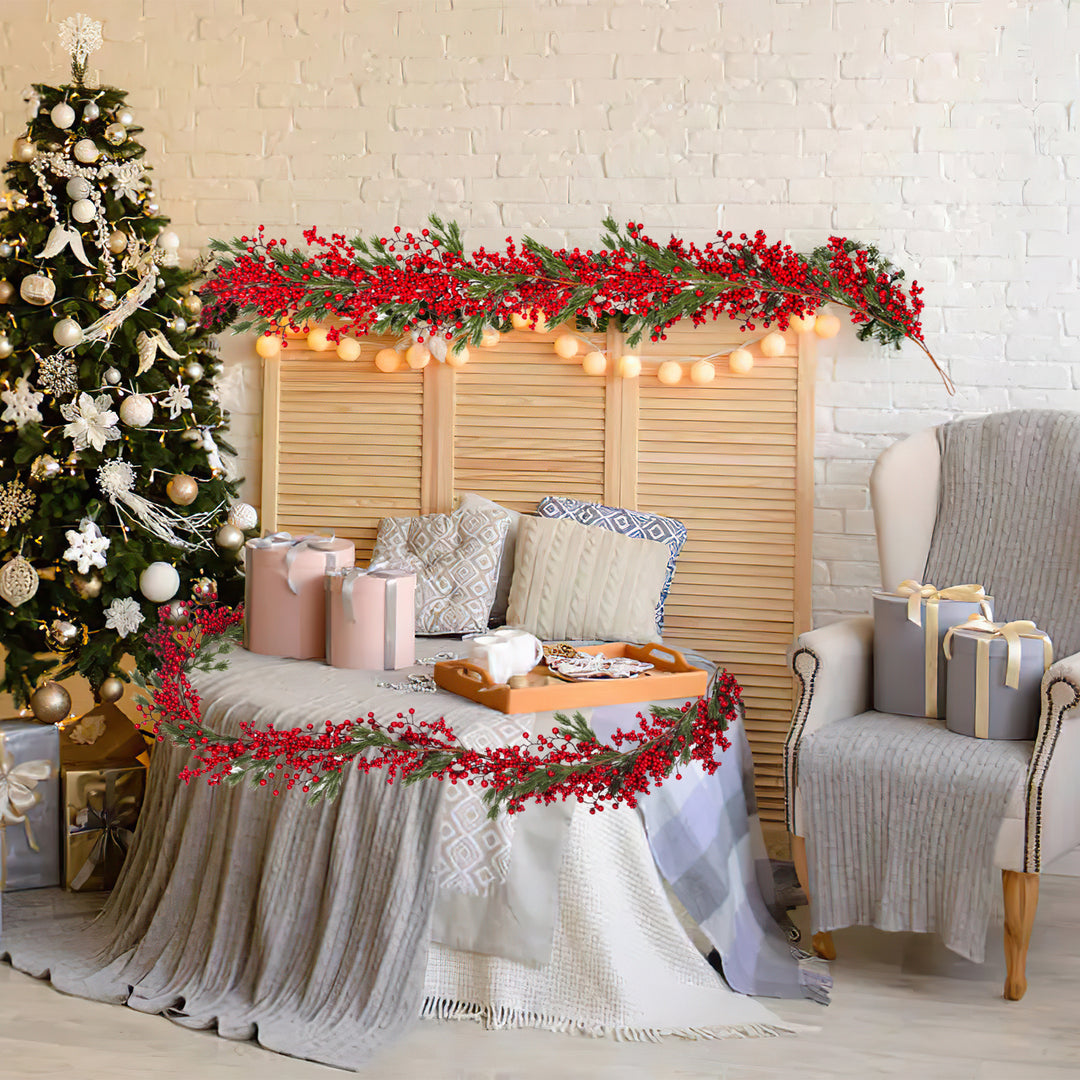Sonnewelt 180 cm Christmas garland with red berries