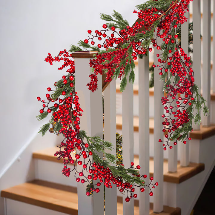 Sonnewelt 180 cm Christmas garland with red berries